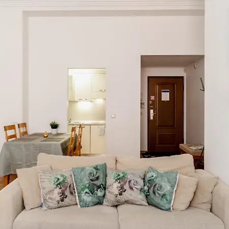 Old Town Main Square With Sauna تالين