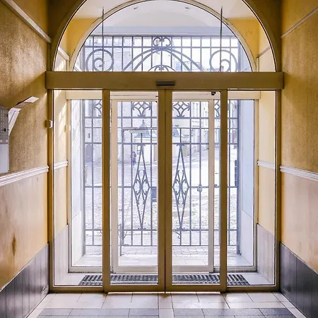 شقة Old Town Main Square With Sauna *